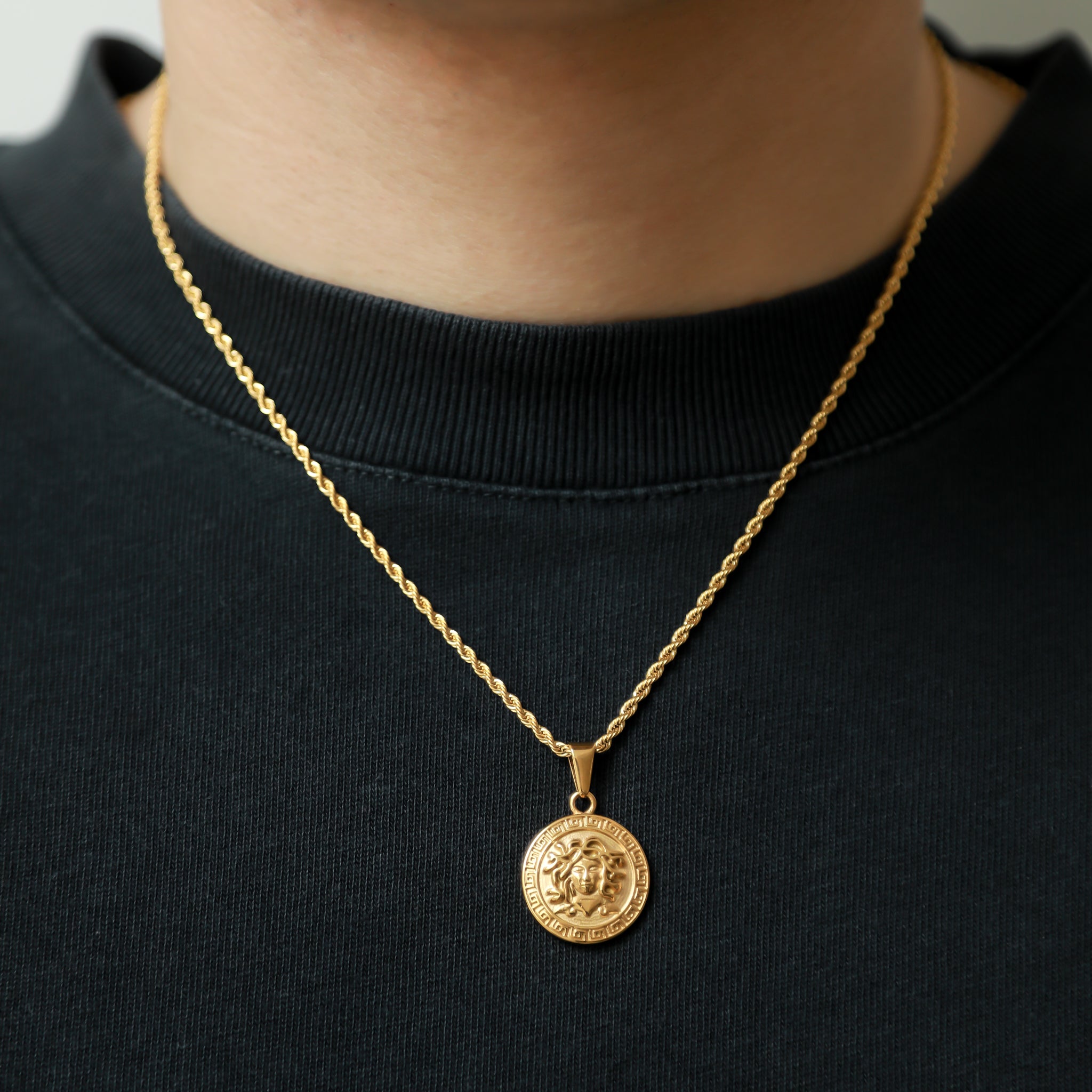 Medusa hot sale necklace gold